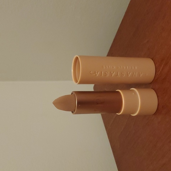 Anastasia Beverly Hills Matte Lipstick in Velvet BNIB - Picture 2 of 5